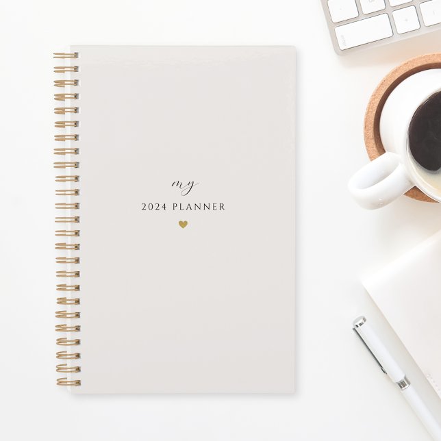 Modern Gold Heart Nom personnalisé et année 2024 (Créateur téléchargé)