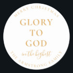 Modern Gold Religious Christmas Geschenk Runder Aufkleber<br><div class="desc">Dieser moderne, religiöse Weihnachtsgeschenkaufkleber weist eine goldfarbene und weiße Farbpalette auf und enthält die Worte "Gott in den Höchsten" und "Frohe Weihnachten" und Ihren Namen in einem klassischen Serifenschrift-Schriftart und handgeschriebener Kalligraphie-Schrift. TDesigned, um meine Gold Simplizität Weihnachtskollektion. Schauen Sie sich die anderen Artikel an, um ein stilvolles, koordiniertes Aussehen für...</div>