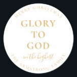 Modern Gold Religious Christmas Geschenk Runder Aufkleber<br><div class="desc">Dieser moderne, religiöse Weihnachtsgeschenkaufkleber weist eine goldfarbene und weiße Farbpalette auf und enthält die Worte "Gott in den Höchsten" und "Frohe Weihnachten" und Ihren Namen in einem klassischen Serifenschrift-Schriftart und handgeschriebener Kalligraphie-Schrift. TDesigned, um meine Gold Simplizität Weihnachtskollektion. Schauen Sie sich die anderen Artikel an, um ein stilvolles, koordiniertes Aussehen für...</div>