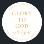 Modern Gold Religious Christmas Geschenk Runder Aufkleber<br><div class="desc">Dieser moderne, religiöse Weihnachtsgeschenkaufkleber weist eine goldfarbene und weiße Farbpalette auf und enthält die Worte "Gott in den Höchsten" und "Frohe Weihnachten" und Ihren Namen in einem klassischen Serifenschrift-Schriftart und handgeschriebener Kalligraphie-Schrift. TDesigned, um meine Gold Simplizität Weihnachtskollektion. Schauen Sie sich die anderen Artikel an, um ein stilvolles, koordiniertes Aussehen für...</div>