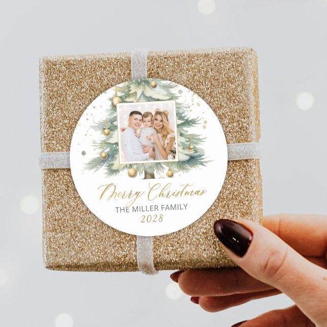 Modern Gold Script Watercolor Weihnachtsbaum Foto Runder Aufkleber (Von Creator hochgeladen)