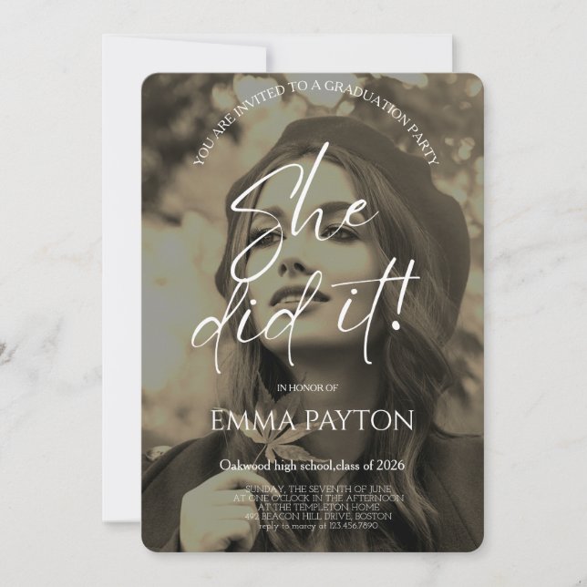 Modern Graduation Celebration  Einladung (Vorderseite)