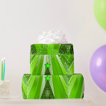 Modern Green Christmas Tree mit Star Geschenkpapier<br><div class="desc">Mit diesem grünen Weihnachtsbaumpapier wackeln Sie Ihre Geschenke im festlichen Stil. Das kühne,  moderne Design mit einem strahlenden Stern und funkelnden Akzenten macht jedes Geschenk unter dem Baum zu einem besonderen Erlebnis. Ideal für Feiertagsgeschenke,  Gastgeschenke oder für ein abgestimmtes saisonales Thema.</div>
