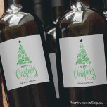 Modern Green Christmas Tree Weinetikett<br><div class="desc">Modern green tree,  Stars,  Merry Christmas and your names in chic lettering on barely gray background,  personalize these wine bottle labels to serve at your holiday party or to give ohrs or party favors for business ohrs,  corporate ohrfeige. CHANGE the background color to anything.</div>