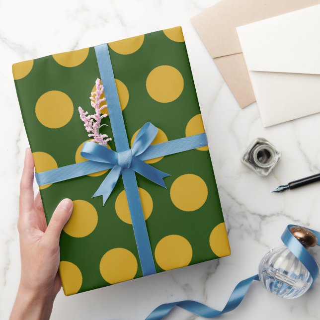 Modern Green Polka Dots Christmas Geschenkpapier (Schenken)