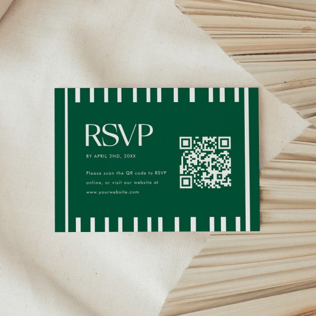 Modern Green Striped Graduation Party QR Code RSVP Karte (Von Creator hochgeladen)