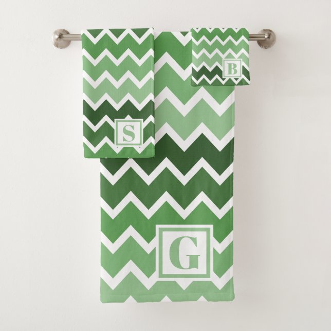 Modern Green White Zigzag Lines Monogram Badhandtuch Set (Insitu)