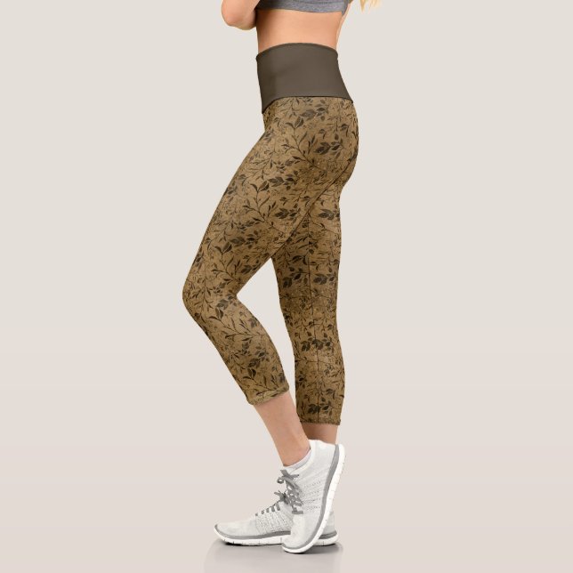 Modern Grunge Leaf Pattern - Capri Leggings (Links)