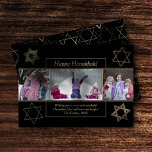 Modern Hanukkah Gold Wunschstar David 3 Foto Feiertagskarte<br><div class="desc">Minimal klassische Bar/Bat Mitzvah und Hanukkah moderne Star of David vor einem soliden Hintergrund schafft ein elegantes,  raffiniertes Design. Für andere koordinierende Farben oder passende Produkte,  besuchen Sie JustFharryn @ Zazzle.com oder kontaktieren Sie den Designer,  c/o Fharryn@yahoo.com Alle Rechte vorbehalten. #zazzlemade #christmasdecor</div>