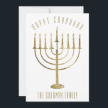 Modern Happy Chanukah Menorah Holiday Foto Card Feiertagskarte<br><div class="desc">Teilen Sie Ihre Urlaubswünsche dieser Chanukah Saison mit einer einzigartigen personalisierten Foto-Flachkarte. Dieses festliche Design verfügt über eine goldene Menorah auf der Vorderseite der Karte. Oben steht "Happy Chanukah" und ein Familienname, unter dem personalisiert sein kann. Auf der Rückseite der Karte befindet sich ein Foto für die Familie, damit Sie...</div>