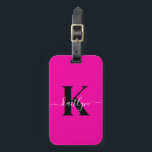 Modern Hot Pink Black Script Monogram Gepäckanhänger<br><div class="desc">Dieses einfache, elegante, rosa Gepäckanhänger mit Ihrem Vornamen in einem trendigen Schriftart in Weiß tippt über Ihren ersten Start in einem modernen Mütze-Schriftart in Schwarz auf der einen Seite und eine Folie in der Karte für Ihren Namen, Adresse und Telefonnummer auf der anderen Seite würde auf Ihren Koffern fabelhaft aussehen....</div>
