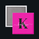 Modern Hot Pink Black Script Monogram Magnet<br><div class="desc">Dieser schlichte,  elegante 2"-eckige Magnet mit Ihrem Vornamen in einem trendigen Script-Schriftart in Weiß und Ihrem ersten Einstieg in einen modernen,  schwarzen Kappenhain-Schriftart ist perfekt für Sie. Es ist stilvoll und trendig und dennoch sehr klassisch. Es wird fabelhaft auf Ihrem Aktenschrank,  Kühlschrank,  Schreibtisch aussehen.</div>