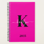 Modern Hot Pink Black Script Monogram Planer<br><div class="desc">Dieser schlichte, elegante, hellrosa 5.5 x 8.5 Soft-Planer mit Ihrem Vornamen in einem trendigen Script-Schriftart in Weiß tippt Ihren ersten Start in einem modernen Kappe-Schriftart in Schwarz ist perfekt für Sie. Es ist stilvoll und trendig und dennoch sehr klassisch. Es wird behaltend Termine, Treffen, Termine, Hausaufgaben leicht zu behaltend und...</div>