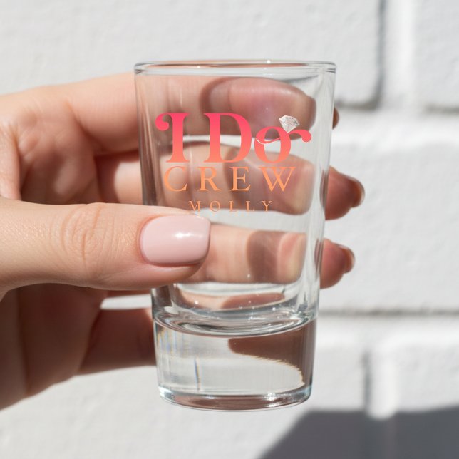 Modern I Do Crew Sunset Gradient Bridesmaid Schnapsglas (Get the crew together in style with this trendy "I Do Crew" design!)