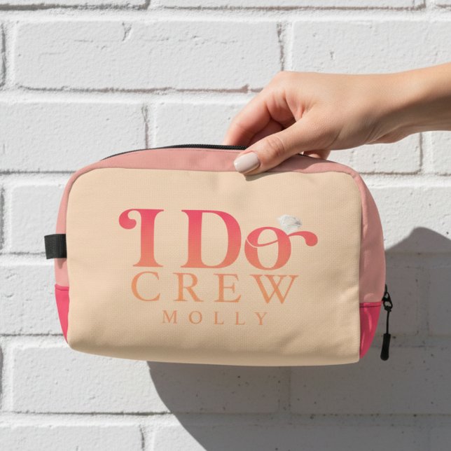 Modern I Do Crew Sunset Gradient Bridesmaid Waschbeutel (Get the crew together in style with this trendy "I Do Crew" design!)