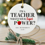 Modern 'Ich bin Lehrer' | Geschenk für Lehrer Keramik Ornament<br><div class="desc">Was für ein Jahr! Vielen Dank an Ihren Lehrer oder Lehrassistenten für all ihre harte Arbeit und Hingabe in diesem akademischen Jahr mit diesem modernen super coolen Weihnachtsschmuck Keramik. Mit dem Text 'I'M A LEHRER,  WAS IST DEIN SUPER POWER?',  ein süßer,  kleiner,  roter Apfel,  ihr Name und das Jahr.</div>