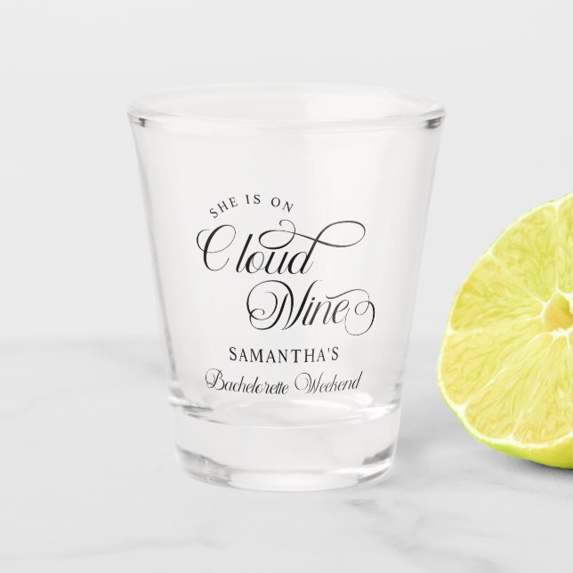 Modern ist sie auf Cloud 9 Bachelorette Wochenende Schnapsglas (Vorderseite)