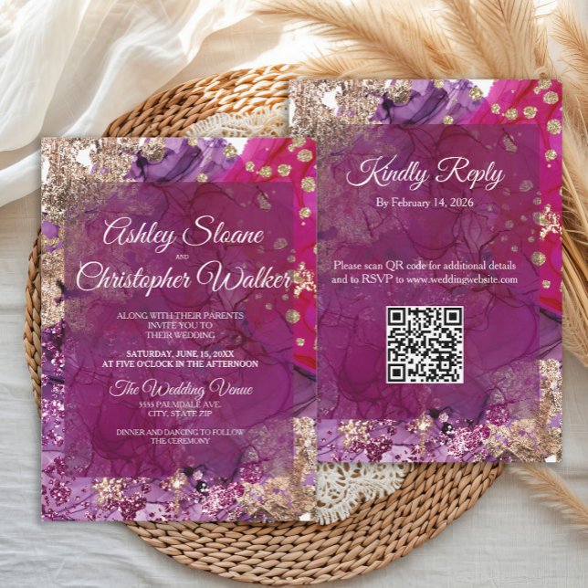 Modern Magenta Plum Gold QR code Wedding Einladung (Elegant and modern magenta, purple and gold glittery wedding invitation with QR code)