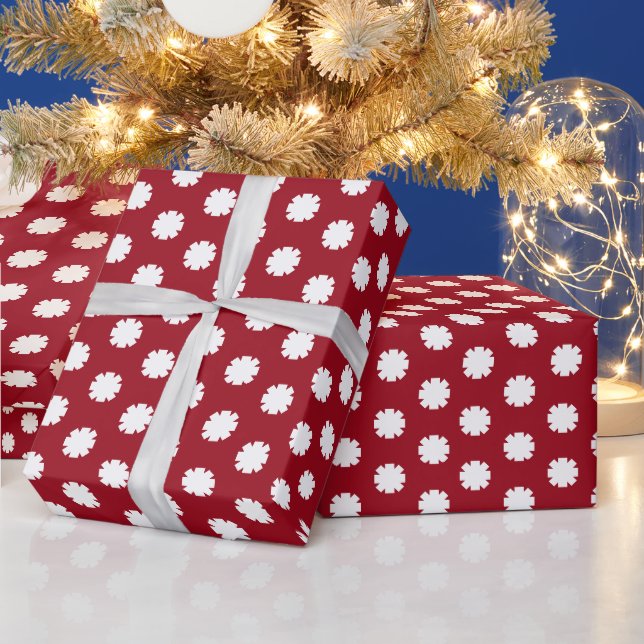 Modern maroweiße Sterne Schneeflocken Feriengesche Geschenkpapier (Feiertage)