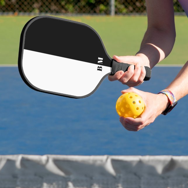 Modern Minimal  Black and White Monogram Custom Pickleball Schläger (InSitu)