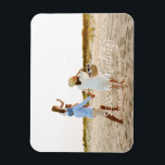 Modern minimale Weihnachtskarte am Foto Magnet<br><div class="desc">Stilvolles Weihnachtskartendesign mit trendigem Mix aus fett- und skriptfähigem Schriftart,  Platz für Ihr ausgewähltes Foto vorne mit Strand- und Meeresgrafik auf der Rückseite</div>