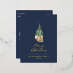 Modern minimaler Aquarellblau Weihnachtsbaum Folien Feiertagspostkarte<br><div class="desc">Modernes,  minimales Blattwerk Weihnachtsbaum fröhliche Weihnachtskrippe Weihnachtskarte. Handgemalte Eukalyptus,  minimales Laub und modernes rustikales Rattanfeuer verleihen dieser Ferienkarte ein luxuriöses Ambiente. In klassisch,  blau,  schwarz,  Grüntöne,  braun und grau.</div>