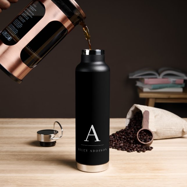 Modern Minimalist Black and White Monogram Trinkflasche (Kaffee (gedreht))
