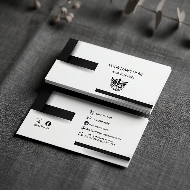 Modern Minimalist Black & White Logo Business Card Visitenkarte (Von Creator hochgeladen)