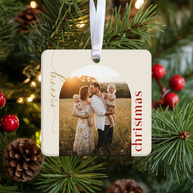 Modern Minimalist Gold and Red Script Christmas Ornament Aus Metall (Von Creator hochgeladen)