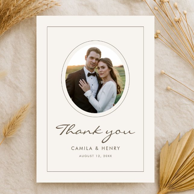Modern Minimalist Ivory Budget Wedding Photo Dankeskarte (Von Creator hochgeladen)