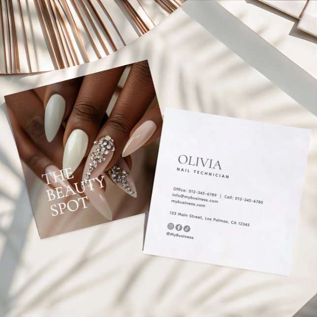 Modern Minimalist Photo & Socials Nail Technician Quadratische Visitenkarte (Von Creator hochgeladen)