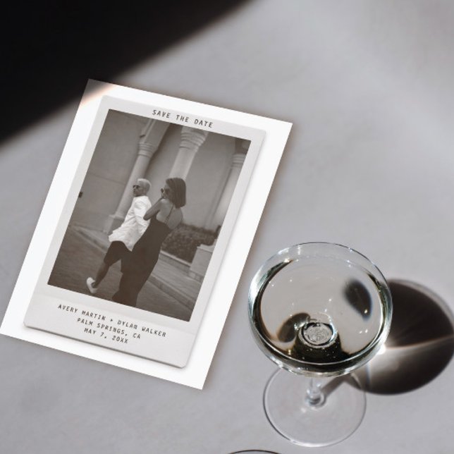 Modern Minimalist Polaroid Photo Save the Date (Créateur téléchargé)