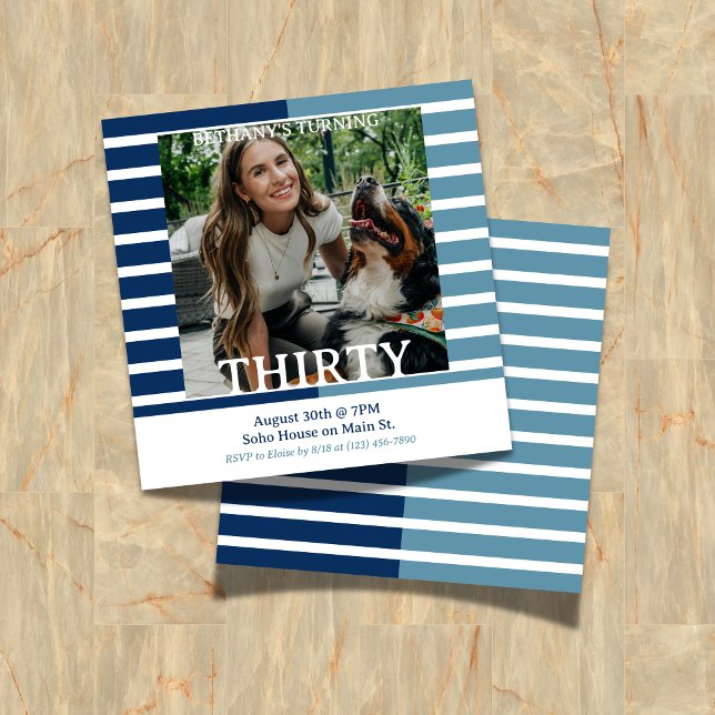 Modern Minimalist Striped 30th Birthday Square Einladung (Celebrate the beginning of a new decade with this Modern Minimalist Striped 30th Birthday Invite!)