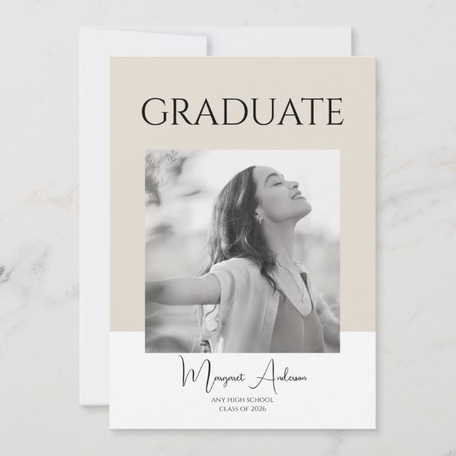 Modern Minimalist White and Brown Photo Graduation Einladung (Vorderseite)