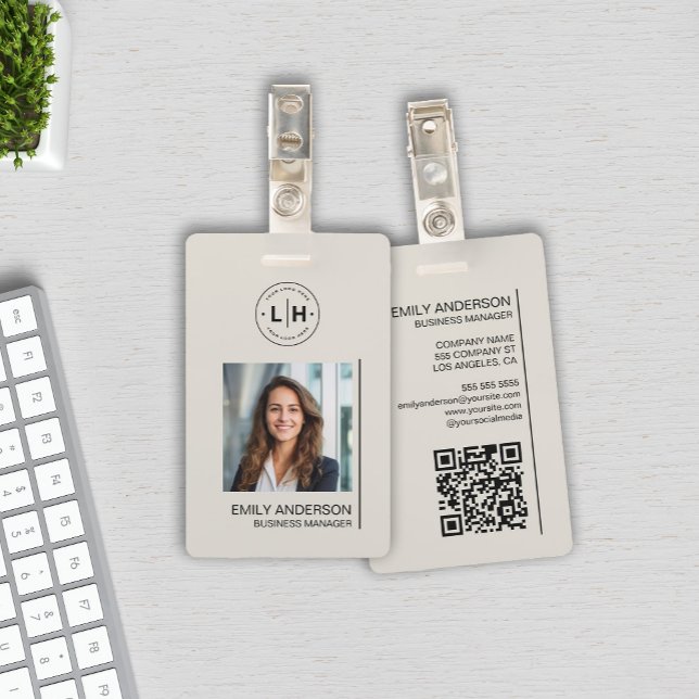 Modern Minimalistisches Foto-Logo Ausweis (Modern Minimalist Custom Photo Logo QR code Name Badge by MINTIC DESIGN STUDIO)