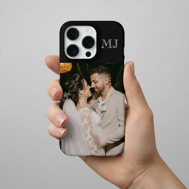 Modern Monogram 1 Photo Midnight Black iPhone 16 Pro Hülle (Von Creator hochgeladen)