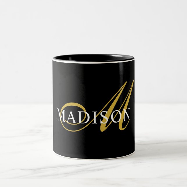 Modern Monogram Gold Schwarz-weißer Script Name Zweifarbige Tasse (Mittel)