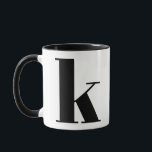 Modern Monogram Initial Letter k Black and White Tasse<br><div class="desc">Niedliches modernes k Monogramm in Schwarzweiß. Wenn Ihr bevorzugter Brief auf dieser Tasse nicht funktioniert,  lesen Sie bitte die Monogramm-Tasse für den gewünschten Brief oder kontaktieren Sie mich.</div>
