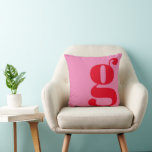 Modern Monogram Initial Letter Pink and Red Kissen<br><div class="desc">Niedliches modernes Monogramm mit dem ersten Buchstaben Ihrer Wahl,  in Rosa und Rot.</div>