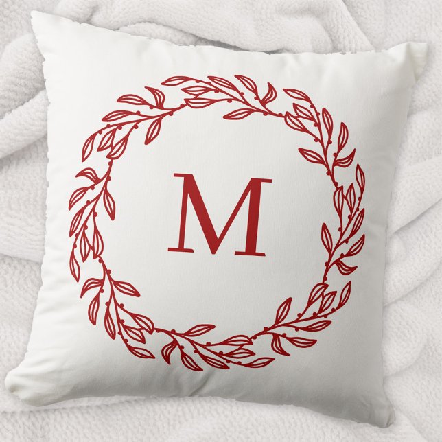 Modern Monogram Initial Red Leaf und Berry Wreath Kissen (Modern monogram initial red and white leafy botanical wreath throw pillow)