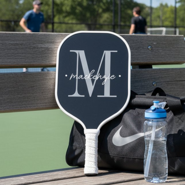 Modern Monogram Minimal Black White Pickleball Schläger (Von Creator hochgeladen)