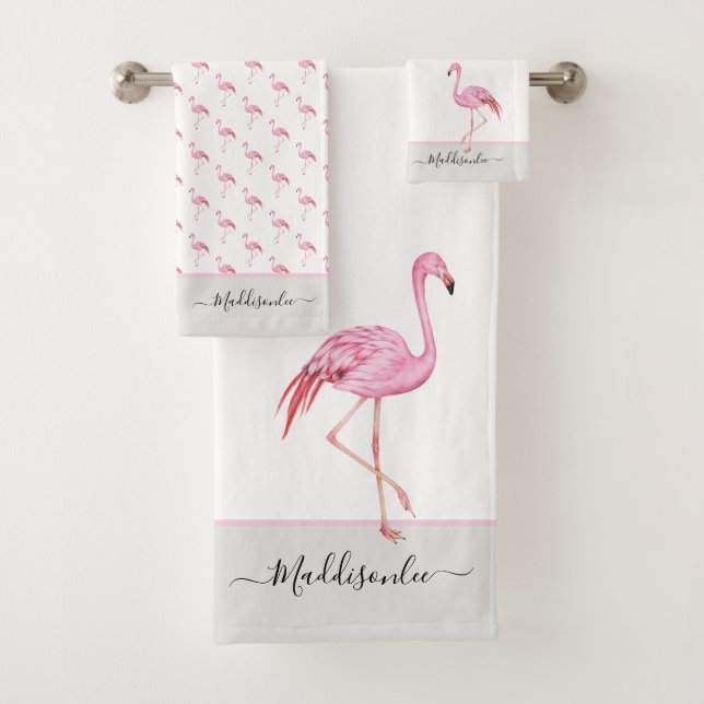 Modern Monogram Name Pink Flamingo Gray Badhandtuch Set (Insitu)