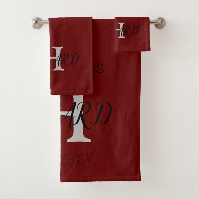 Modern Monogram Newlyweds Burgundy Red Schwarz-wei Badhandtuch Set (Insitu)