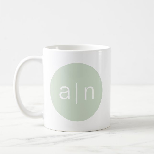 Modern Monogram Sage Green Kaffeetasse (Links)