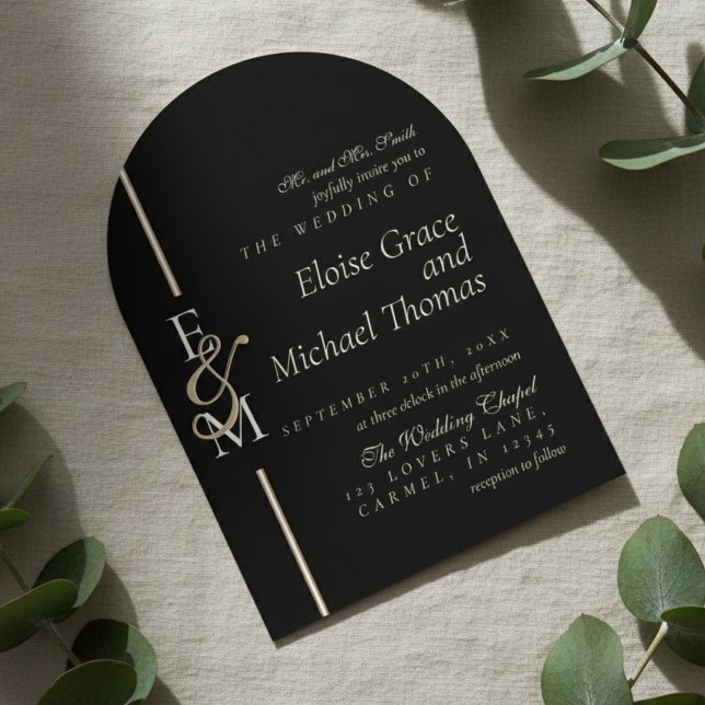 Modern Monogram Script Black Tie Arch Wedding Einladung (Announce your special day with this luxurious Modern Monogram Script Arch Wedding Invitation!)