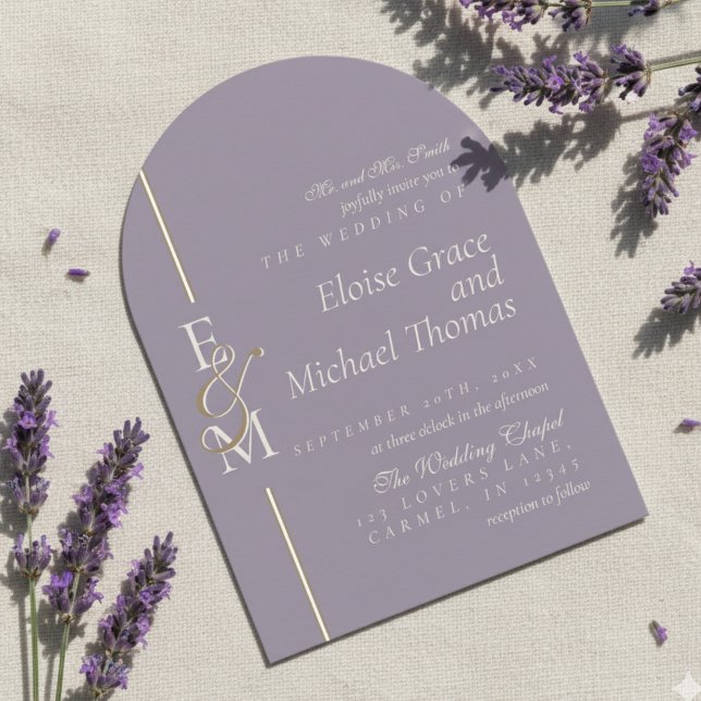 Modern Monogram Script Lavender Arch Wedding Einladung (Announce your special day with this luxurious Monogram Script Lavender Arch Wedding Invitation!)