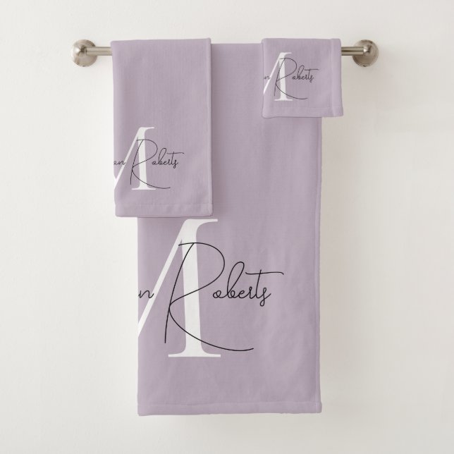 Modern monogram Script name logo lavender Badhandtuch Set (Insitu)