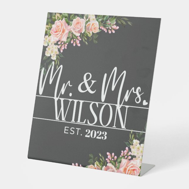 Modern Mr. & Mrs. etablierte Pink Rose Wedding Sockelschild (Vorderseite)