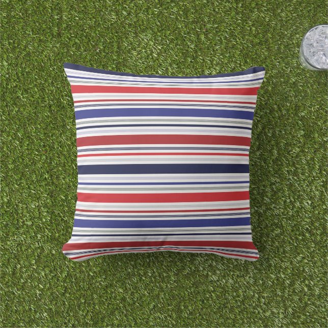 Modern Patriotic Red White Stripes Kissen (Golfball-Marker)