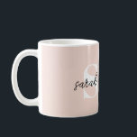 Modern Personalisierter Monogramm Name Rosa Kaffeetasse<br><div class="desc">Moderne Personalisierte Monogramm Name Rosa Kaffeemaschine Tasse</div>